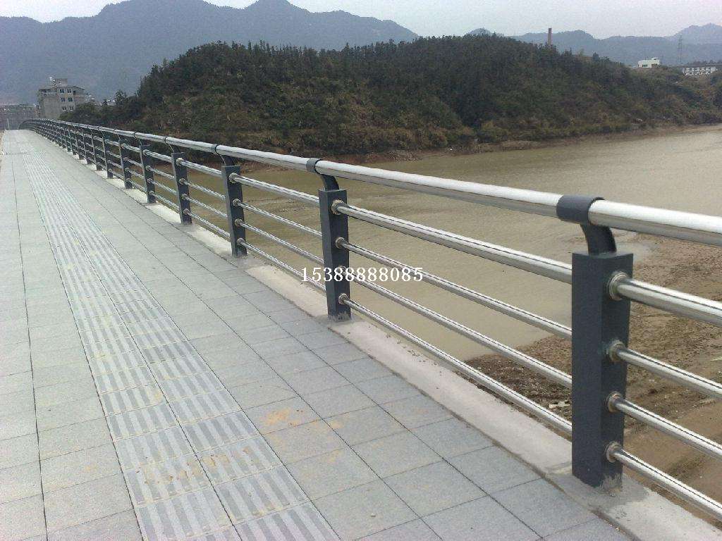 桥梁护栏网